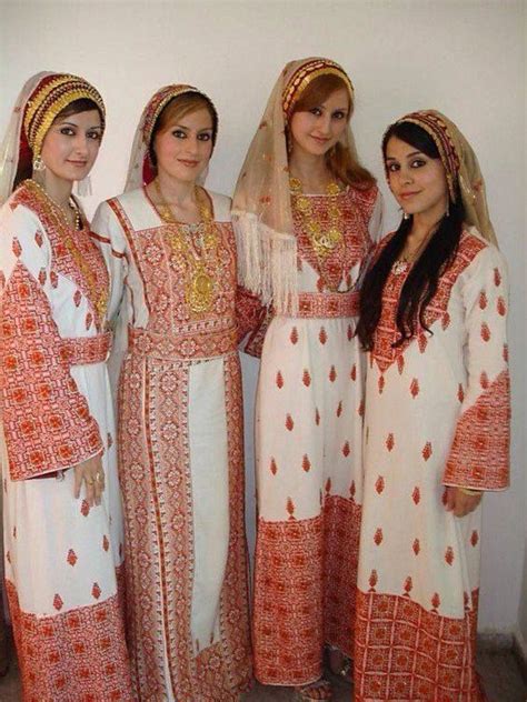 traditional israeli clothing.